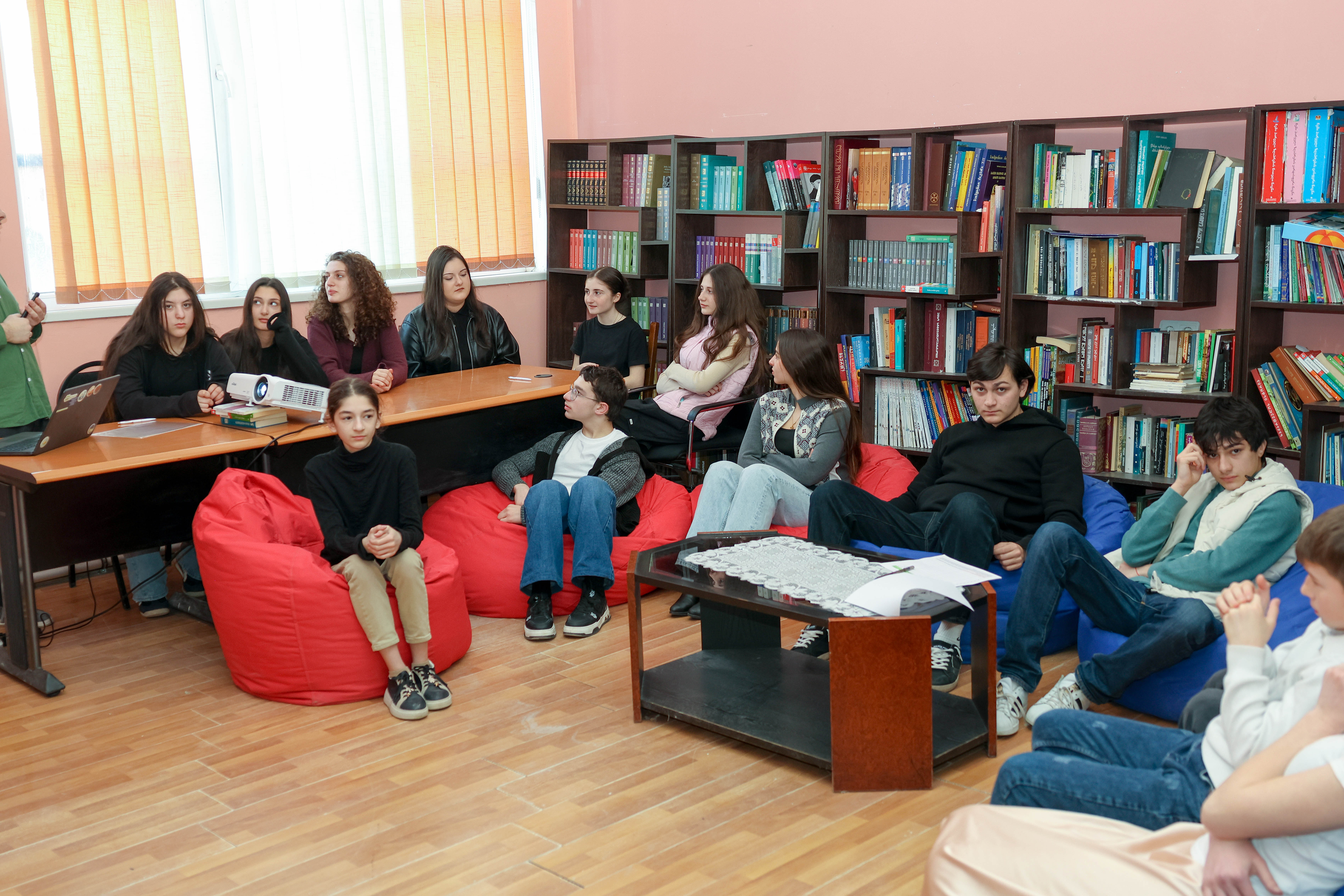 აფხაზეთის №2 საჯარო სკოლის მოსწავლეებთან გარემოსდაცვით თემებზე საინფორმაციო-შემეცნებითი შეხვედრა გაიმართა