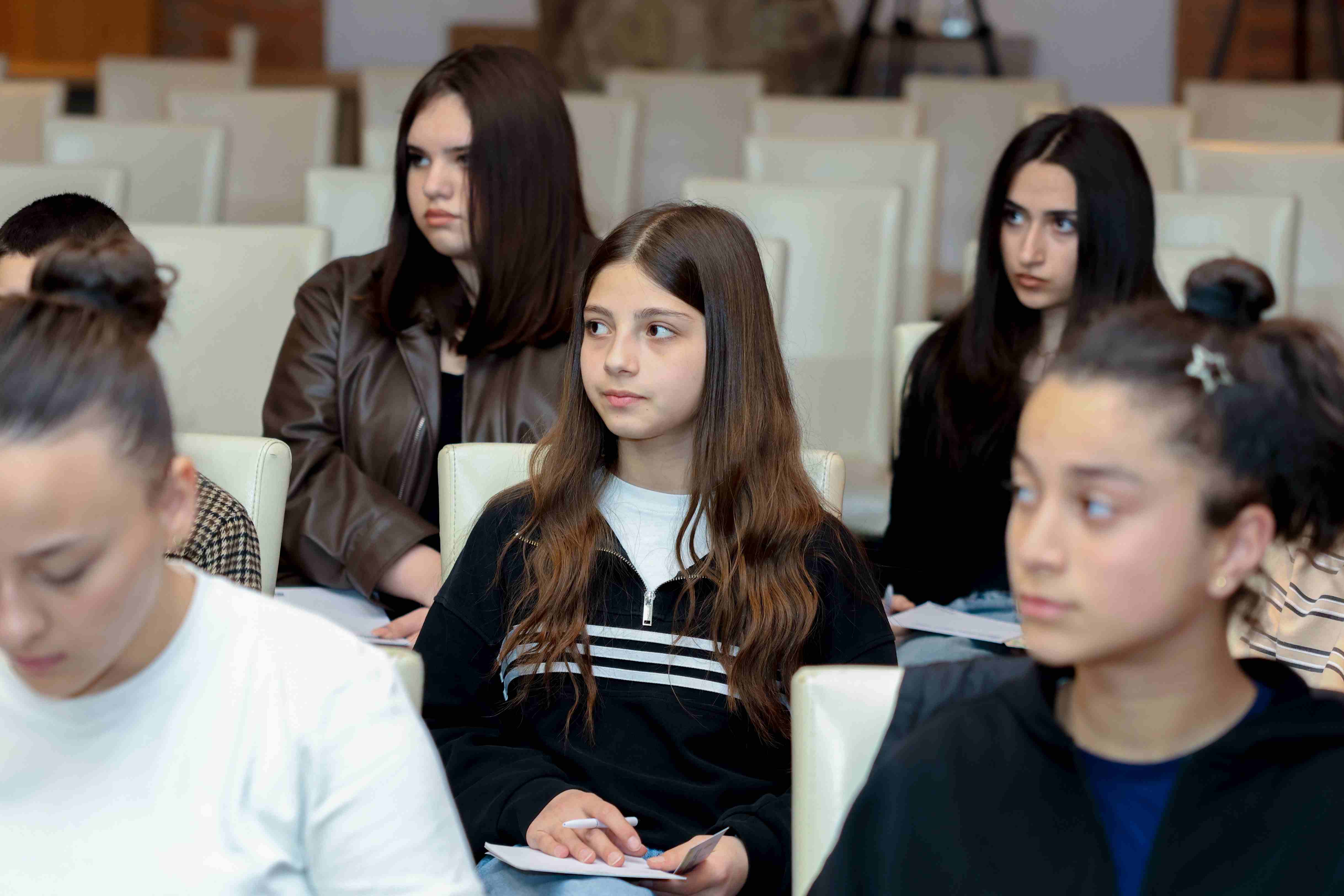 გარემოსდაცვით თემებზე საინფორმაციო შეხვედრები 140-ე და 169-ე საჯარო სკოლებში გაიმართა