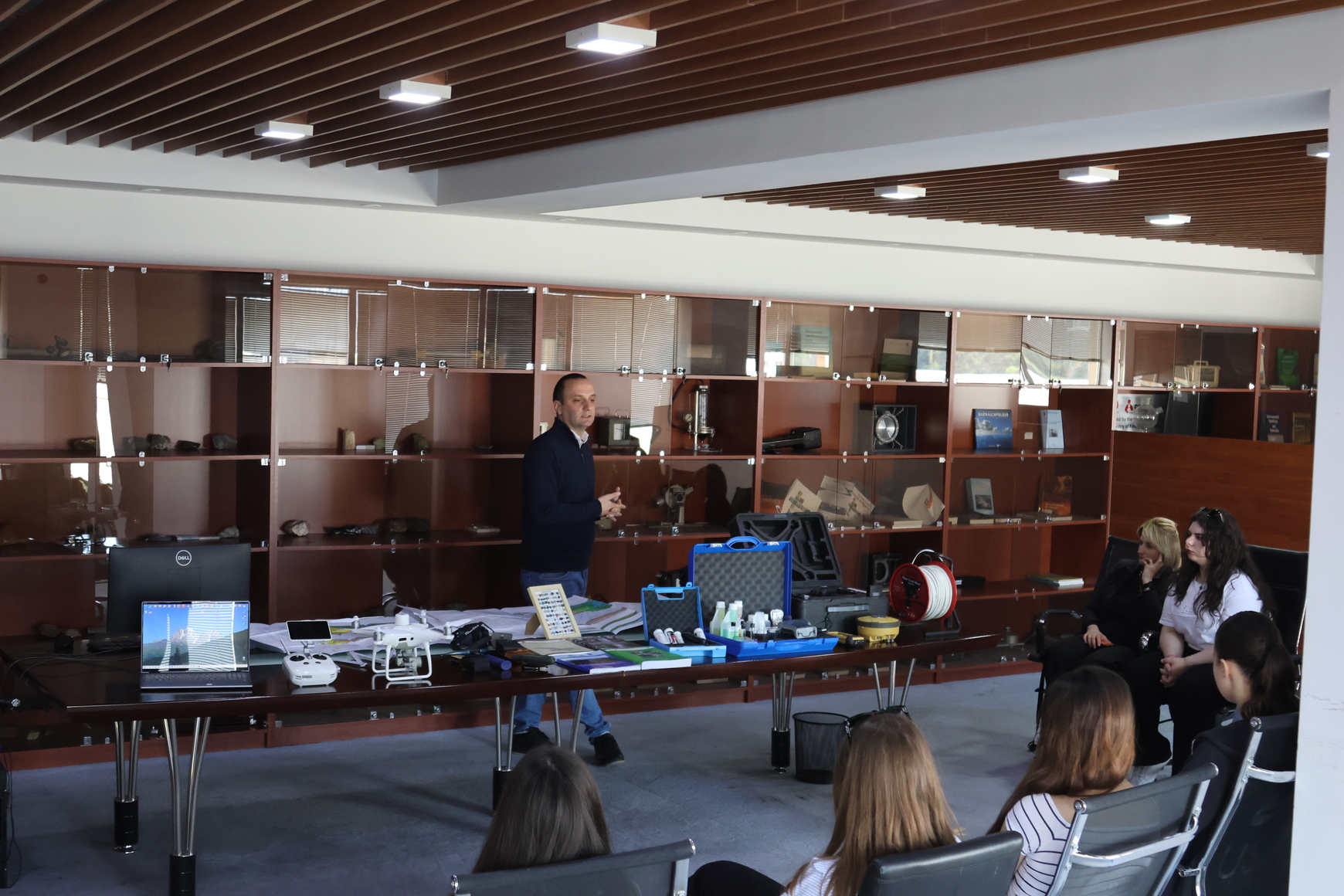 გეოლოგის დღესთან დაკავშირებით, მოსწავლეებისთვის სემინარი - „პროფესია გეოლოგი” ჩატარდა 