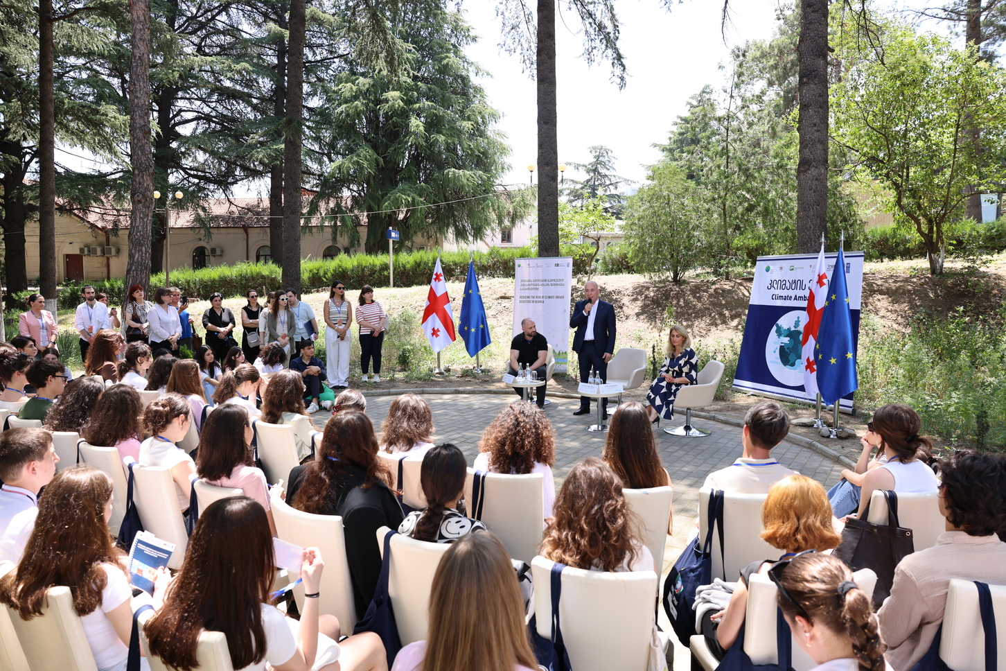 მწვანე ბანაკში „კლიმატის ელჩები” სწავლა დაიწყო